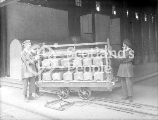 Transporting sulphur, HM Factory Gretna, 1918 Transporting sulphur, HM Factory Gretna, 1918