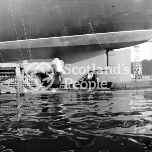 Stern and propellers of Queen Elizabeth 2, Clydebank, 1967 Stern and propellers of Queen Elizabeth 2, Clydebank, 1967