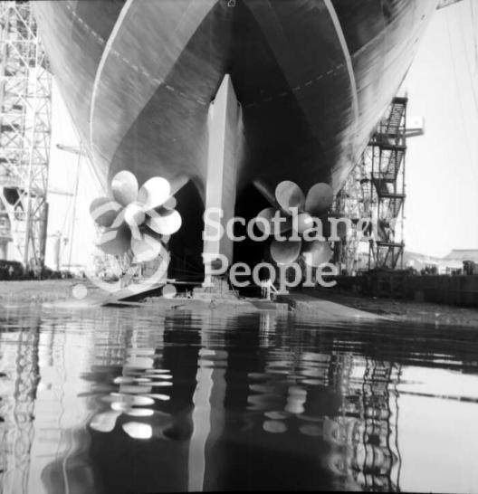 Stern and propellers of Queen Elizabeth 2, Clydebank, 1967 Stern and propellers of Queen Elizabeth 2, Clydebank, 1967