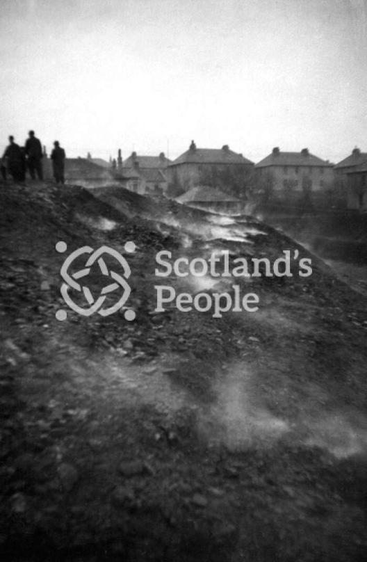 Coal bing at Uddingston, 1936 Coal bing at Uddingston, 1936
