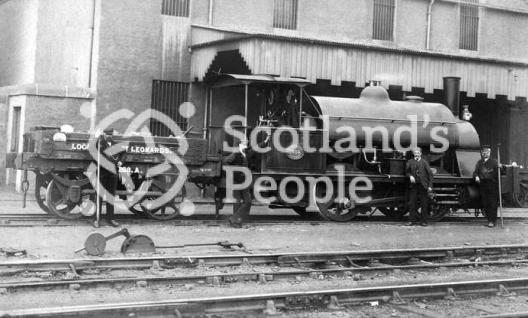 North British Railway locomotive and crew, 1907 North British Railway locomotive and crew, 1907