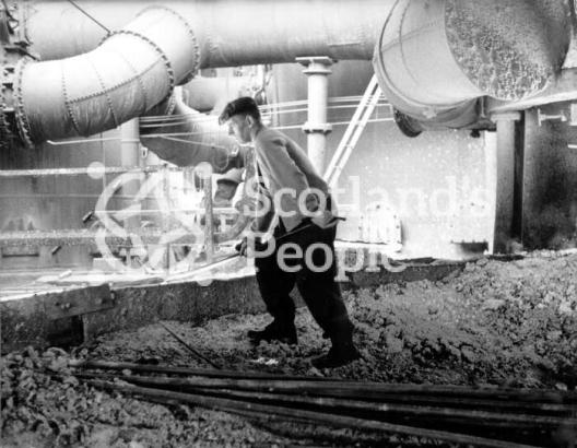 Working sand mould at Carron Works, 20th century Working sand mould at Carron Works, 20th century