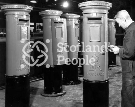 Fitting locks to pillar boxes, c 1952 Fitting locks to pillar boxes, c 1952