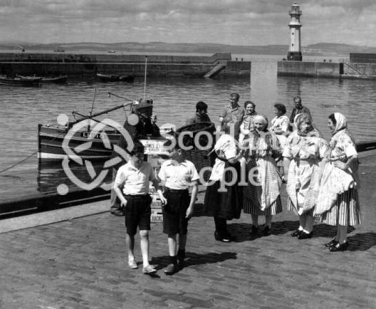 Newhaven fisherwomen's choir, mid-20th century Newhaven fisherwomen's choir, mid-20th century