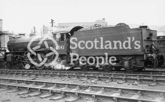 LNER Thompson Class B1 4-6-0 medium mixed traffic Locomotive No.61242 LNER Thompson Class B1 4-6-0 medium mixed traffic Locomotive No.61242