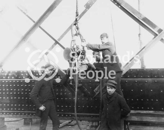 Forth Bridge construction