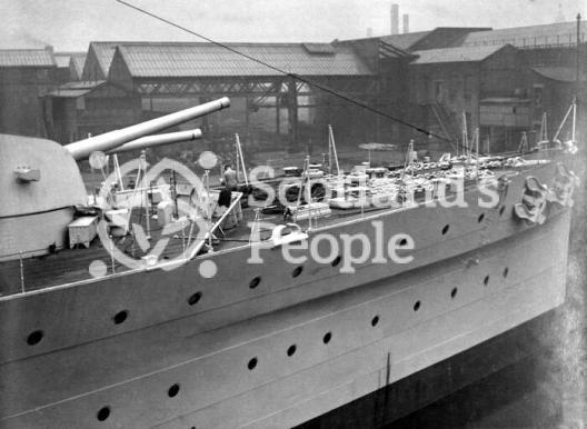 HMAS Australia (512) HMAS Australia (512)