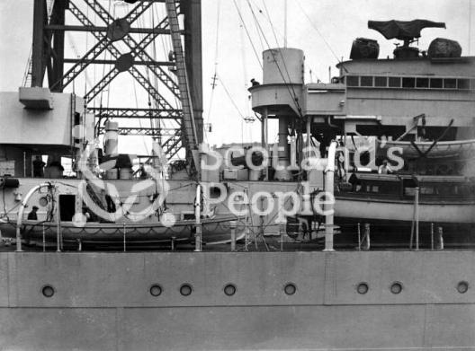 HMAS Australia (512) HMAS Australia (512)