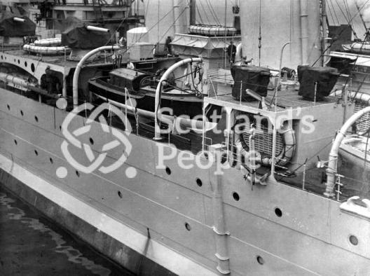 HMAS Australia (512) HMAS Australia (512)