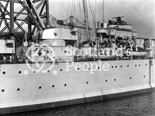 HMAS Australia (512) HMAS Australia (512)