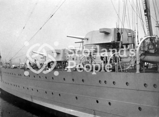 HMAS Australia (512) HMAS Australia (512)