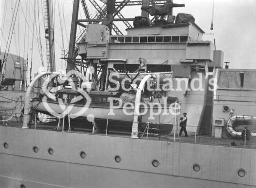 HMAS Australia (512) HMAS Australia (512)