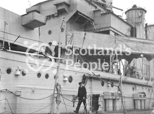 HMAS Australia (512) HMAS Australia (512)
