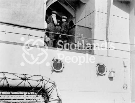 HMAS Australia (512) HMAS Australia (512)