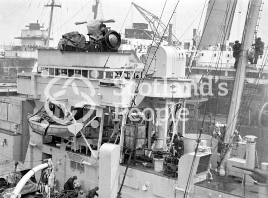 HMAS Australia (512) HMAS Australia (512)