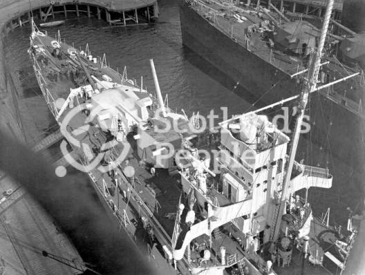 HMAS Australia (512) HMAS Australia (512)