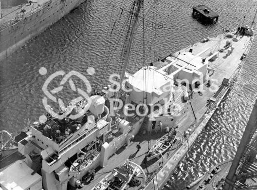 HMAS Australia (512) HMAS Australia (512)