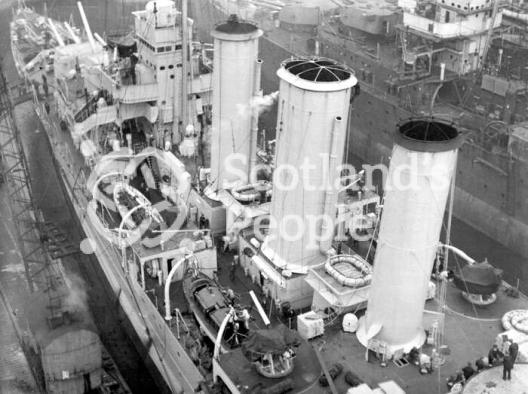 HMAS Australia (512) HMAS Australia (512)