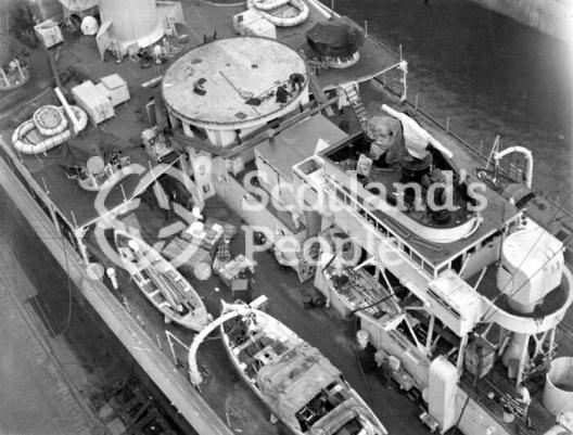 HMAS Australia (512) HMAS Australia (512)