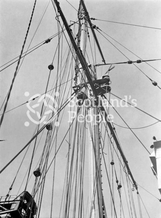 HMAS Australia (512) HMAS Australia (512)