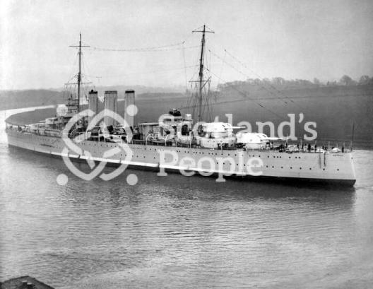 HMAS Australia (512) HMAS Australia (512)