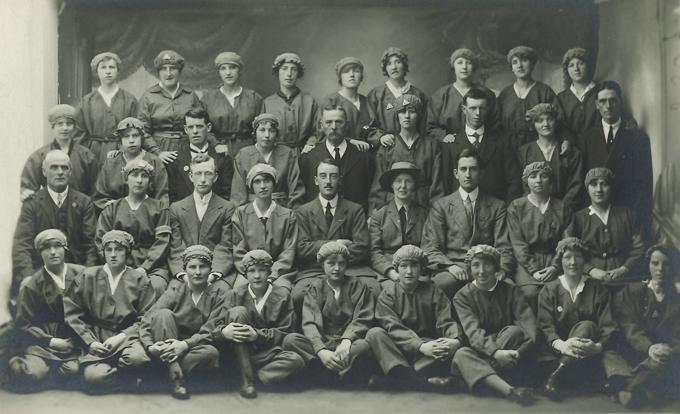 A group of munitionettes at HM Factory, Gretna, by Frank Holbrook, photographer at Alexander’s Studios, Dumfries and Annan, c 1917.