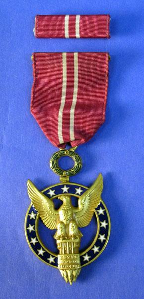 An image of a Medal for Merit awarded to Methodist Missionary Reverend Archie Wharton Ellesmere Silveste. Credit: Collection of Auckland War Memorial Museum Tamaki Paenga Hira, 2005.56.1 