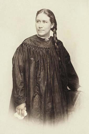 Princess Titaua Marama of Tahiti, c.1869-70. Credit: Public domain image from Wikipedia. Photograph by Paul-Emile Miot.