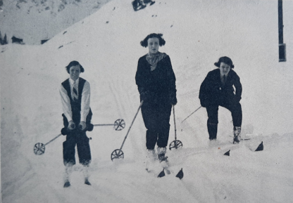 Audrey Sale-Barker is seen in the centre of the photograph in Murren, Switzerland, 1928. Credit: With kind permission of The Ladies’ Ski Club 