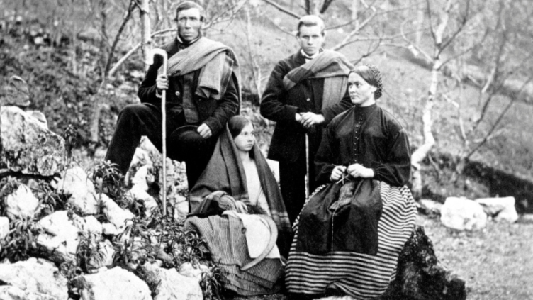 Black and white archival photograph of estate workers at Glen Creran 1866